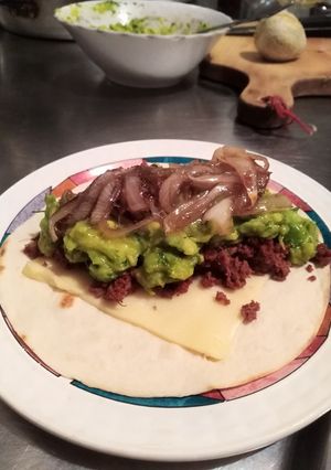 Una foto de Tacos con carne! 🌮🥑