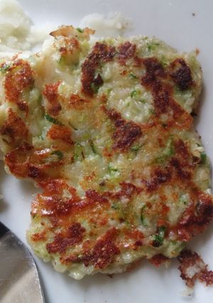 A picture of Zucchini fritters.