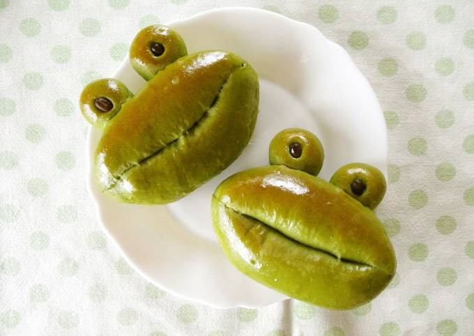 Steps to Prepare Super Quick Homemade Matcha and Ama-Natto Frog Shaped Buns