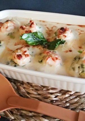 Foto principal de Gratín de huevos rellenos de espinacas y gambas