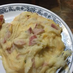 A picture of Bacon And Cheese Mashed Potatoes.
