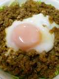 Easy Lunch Loco Moco Rice Bowl with Stir-fried Hamburger Meat