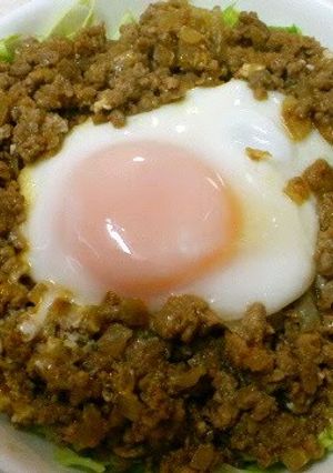 A picture of Easy Lunch Loco Moco Rice Bowl with Stir-fried Hamburger Meat.