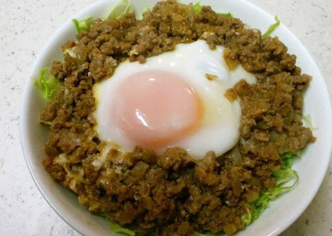 Easy Lunch Loco Moco Rice Bowl with Stir-fried Hamburger Meat