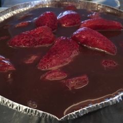 A picture of Rhubarb & strawberry no oven cake / pie.