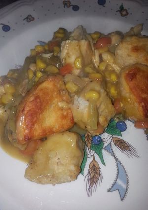 A picture of Easy chicken and biscuit casserole.