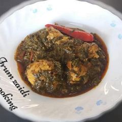 🥘🌱🌮Chiken Palak serve with Homemade Garlic Yoghurt Naan🥘🌮🌱 A picture of 🥘🌱🌮Chiken Palak serve with Homemade Garlic Yoghurt Naan🥘🌮🌱.
