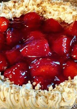 A picture of The No bake Strawberry Cream Pie.