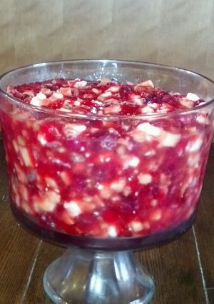 A picture of Colonial Cranberry Salad.