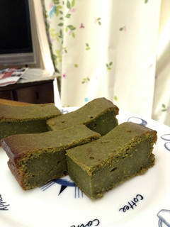 A picture of Rich Oil-free Matcha Chocolate Cake Made with Powdered Green Tea.
