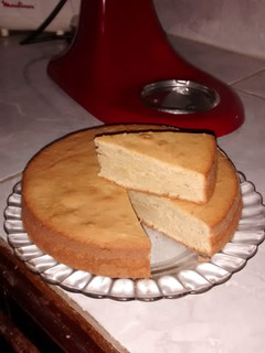 A picture of Dampi's super soft 2 egg cake.