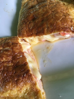 Una foto de Omelette de jamón, queso y tomate