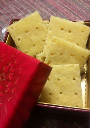 A picture of Cheese-Flavored Okara Crackers in the Microwave.