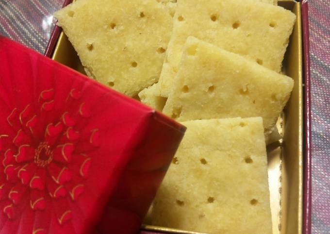 Cheese-Flavored Okara Crackers in the Microwave