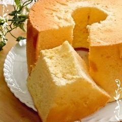 A picture of Fluffy Plain Chiffon Cake.