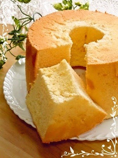 A picture of Fluffy Plain Chiffon Cake.