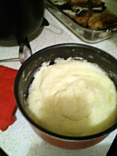 A picture of Mom's creamy southern mashed potatoes.