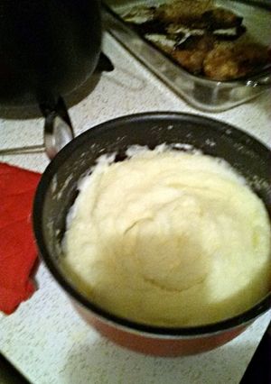 A picture of Mom's creamy southern mashed potatoes.