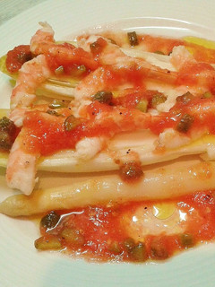 Una foto de Endivias con langostinos