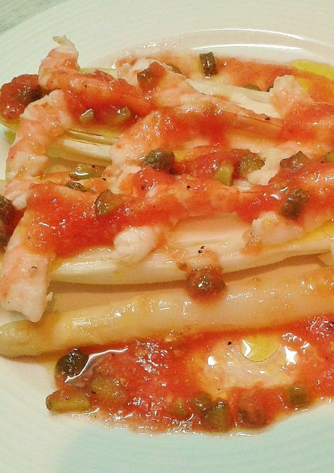 Una foto de Endivias con langostinos