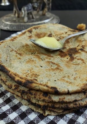 बाजरे की रोटी (Bajre ki roti recipe in Hindi) रेसिपी मुख्य फोटो