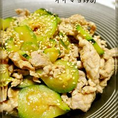 A picture of Sliced Pork and Zucchini Fried with Oyster-Mayo Sauce.