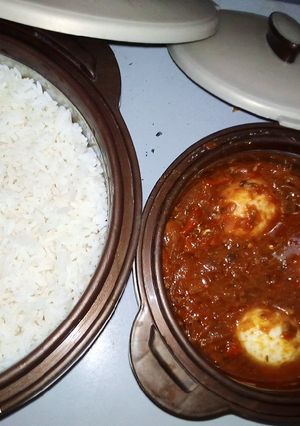A picture of Rice and stew with boiled eggs.