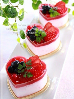 A picture of Tiramisu-style Strawberry Mousse.
