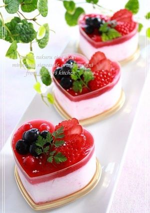 A picture of Tiramisu-style Strawberry Mousse.