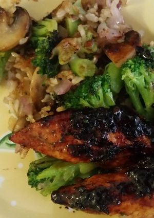 A picture of Caramelized Chicken W Brown Rice and Veggies.