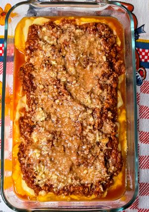 Una foto de Polenta de harina de maíz orgánica con "boloñesa" de soja texturizada orgánica 🌽 🌱