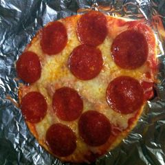 A picture of Easy Pepperoni Pizza.