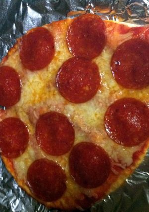 A picture of Easy Pepperoni Pizza.