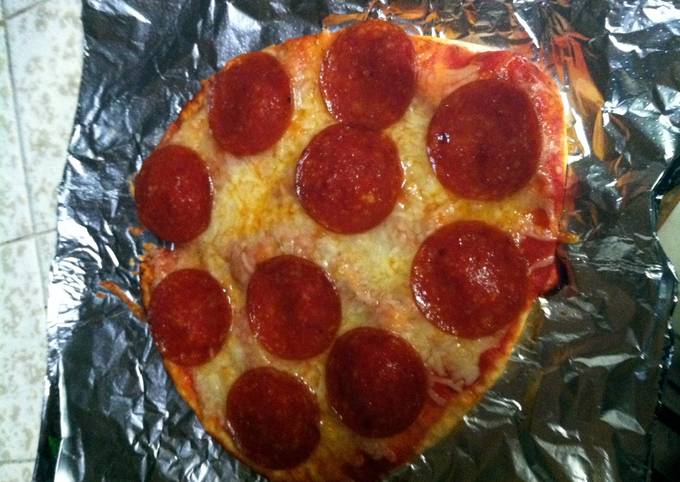 Easy Pepperoni Pizza Recipe by vanessa pedroza - Cookpad