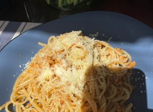Una foto de Pasta con (boloñesa de pavo, Receta en mi perfil) 15 min 🤯🤯