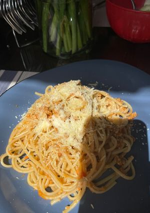 Una foto de Pasta con (boloñesa de pavo, Receta en mi perfil) 15 min 🤯🤯