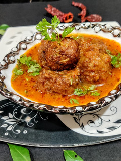पत्ता गोभी के कोफ्ते ग्रेवी के साथ(PattaGobhi ke Kofte gravy ke sath recipe in Hindi) रेसिपी मुख्य फोटो