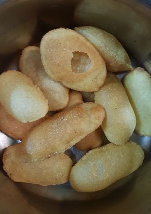 A picture of Suji golgappa.