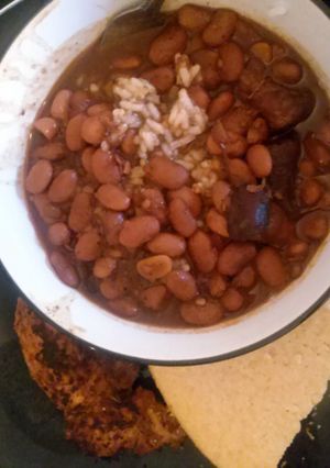 A picture of Spicy brown beans with smoked meat.