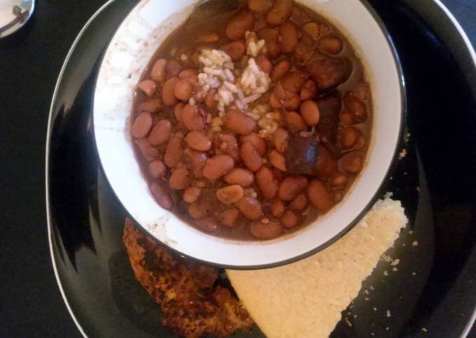 Spicy brown beans with smoked meat