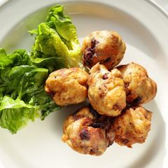 A picture of Pettole con olive e acciughe.