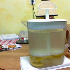 A picture of fresh lemonade.
