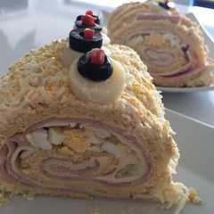 A picture of Pionono relleno.