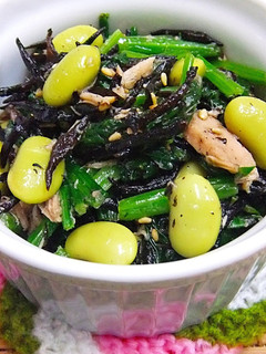A picture of Hijiki Seaweed, Edamame, Tuna and Spinach with Ponzu Sauce.