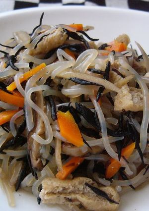A picture of Stir-fried Shirataki.