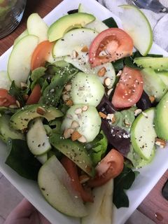 Una foto de Ensalada fresca 😍 (rúcula, lechuga, pepino y más)