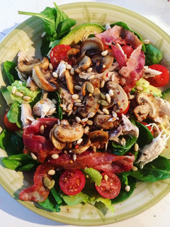A picture of LCHF salad.