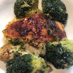 Roasted Chicken Thighs with Broccoli 🥦 A picture of Roasted Chicken Thighs with Broccoli 🥦.