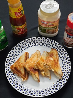 વેજ મેયો સેન્ડવીચ(Veg Mayo Sandwich Recipe in Gujarati) રેસીપી મુખ્ય ફોટો