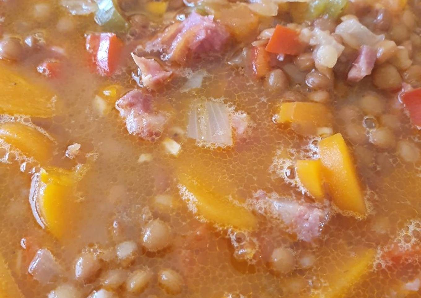 Lentejas con verduras y jamón
